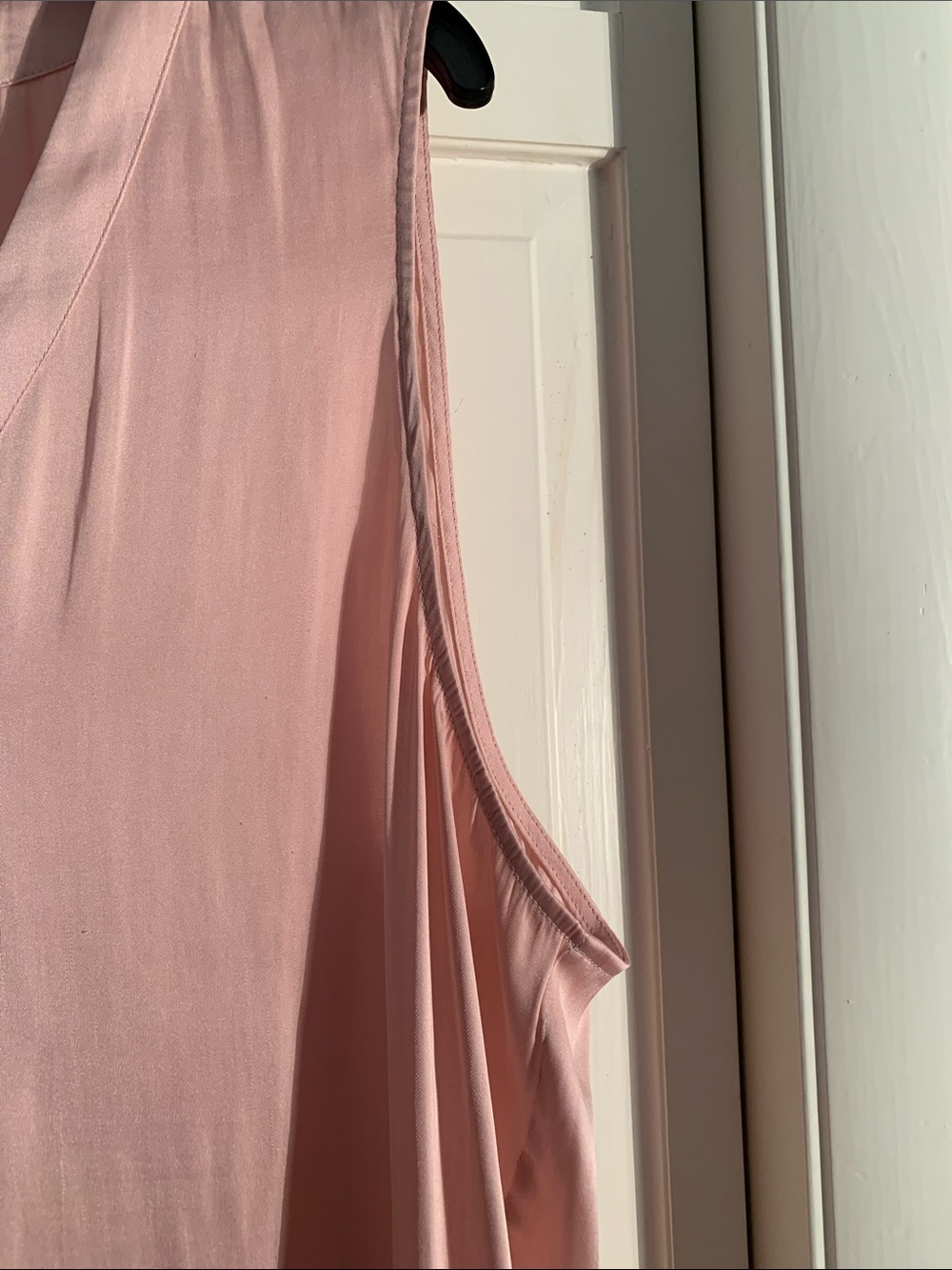 Banana Republic Dusty Pink V-Neck Sleeveless Blouse - Picture 4 of 8